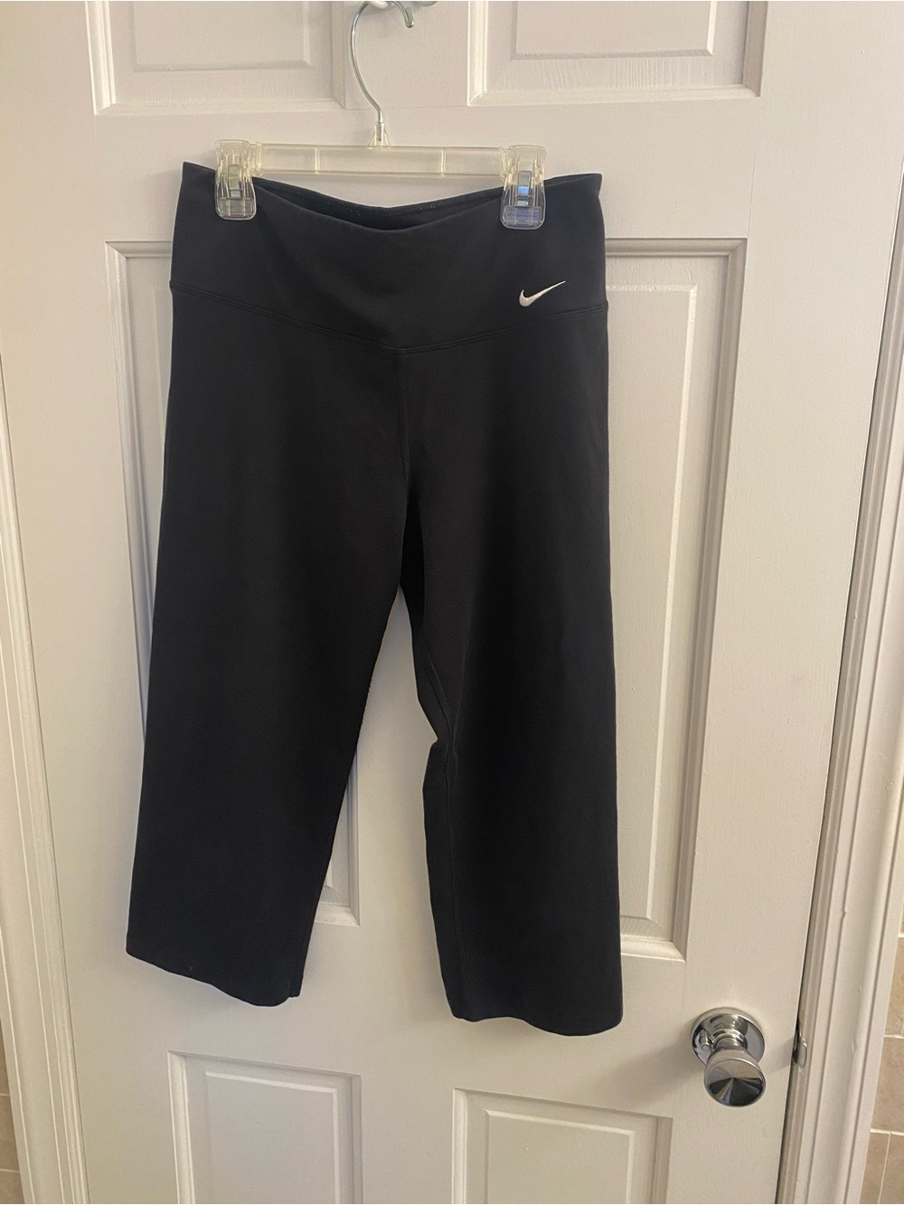 Nike Women’s Black capri dri-fit size M